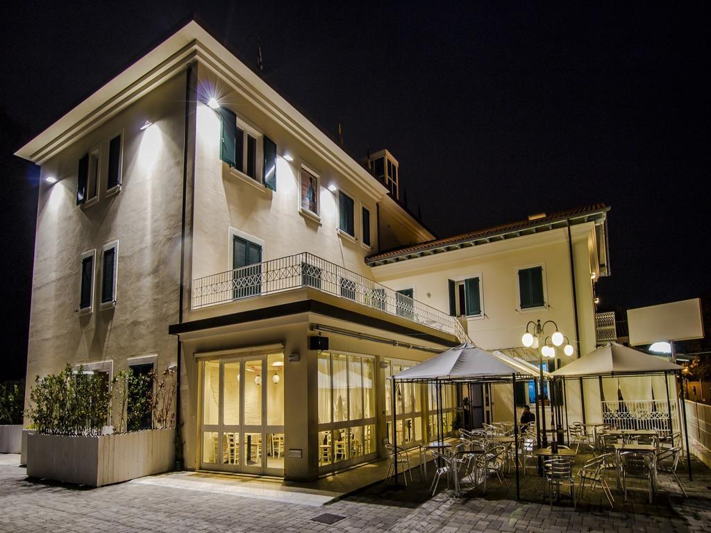 Hotel Butterfly Torre del Lago Puccini Zewnętrze zdjęcie